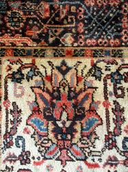 CLOSE UP of the "Shah Abbass" lily floral design surmounted by the typical Karadja bor